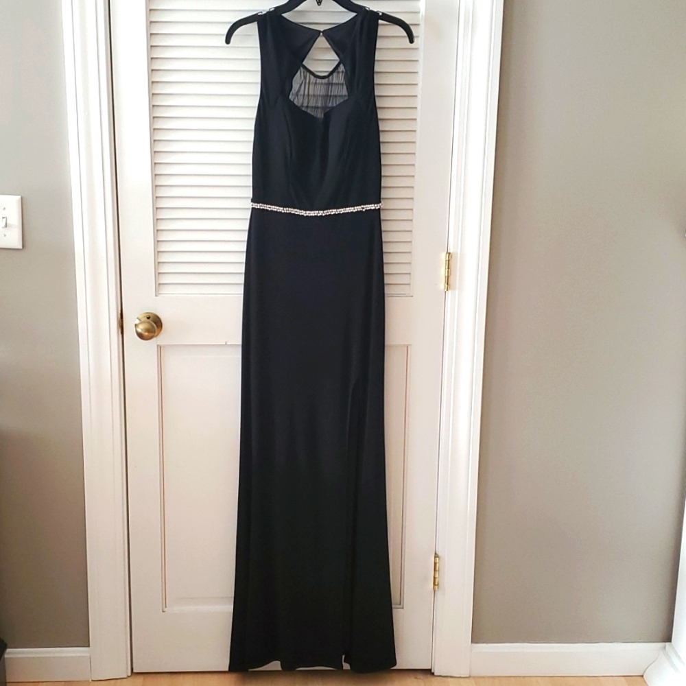 Sleeveless long black formal dress